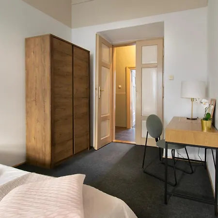 Upscale Apartments - Ac In Rooms, Ensuite Bathrooms, Lift - 8 Mins To Main Square Apartment Krakow