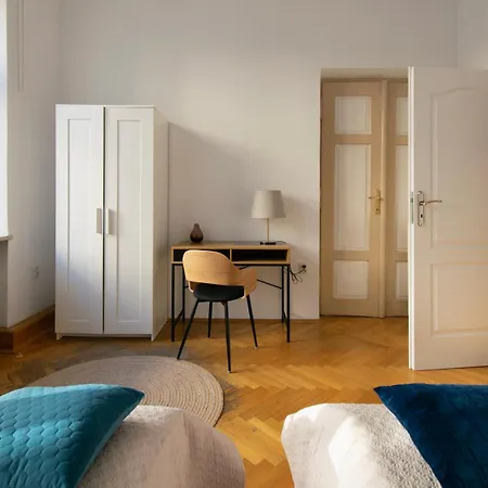 Upscale Apartments - Ac In Rooms, Ensuite Bathrooms, Lift - 8 Mins To Main Square * Krakow