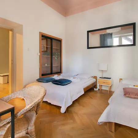 Upscale Apartments - Ac In Rooms, Ensuite Bathrooms, Lift - 8 Mins To Main Square Apartment Krakow