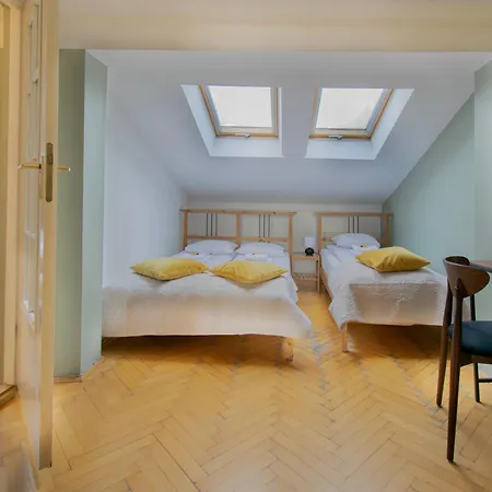 Apartment Upscale Apartments - Ac In Rooms, Ensuite Bathrooms, Lift - 8 Mins To Main Square