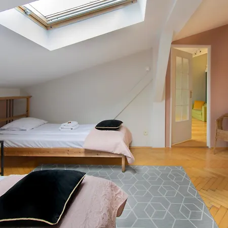 Upscale Apartments - Ac In Rooms, Ensuite Bathrooms, Lift - 8 Mins To Main Square * Krakow