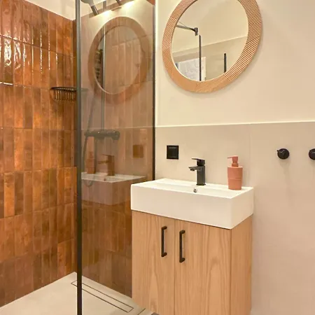Apartment Upscale Apartments - Ac In Rooms, Ensuite Bathrooms, Lift - 8 Mins To Main Square
