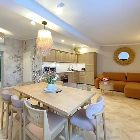 Apartment Upscale Apartments - Ac In Rooms, Ensuite Bathrooms, Lift - 8 Mins To Main Square