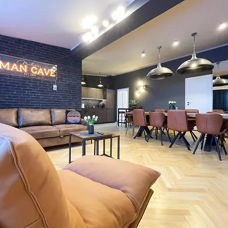 Apartment Upscale Apartments - Ac In Rooms, Ensuite Bathrooms, Lift - 8 Mins To Main Square *