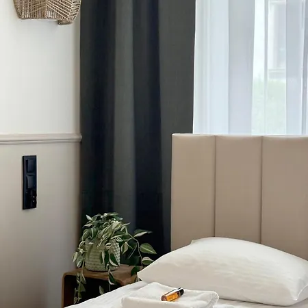 Upscale Apartments - Ac In Rooms, Ensuite Bathrooms, Lift - 8 Mins To Main Square