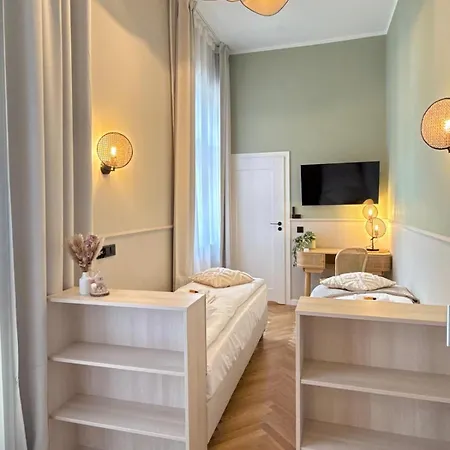 Upscale Apartments - Ac In Rooms, Ensuite Bathrooms, Lift - 8 Mins To Main Square *