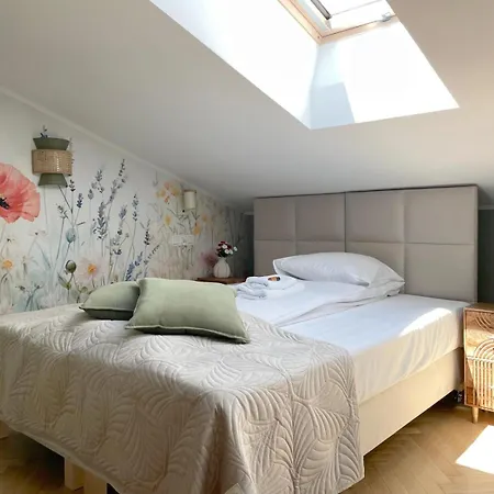 Apartment Upscale Apartments - Ac In Rooms, Ensuite Bathrooms, Lift - 8 Mins To Main Square *