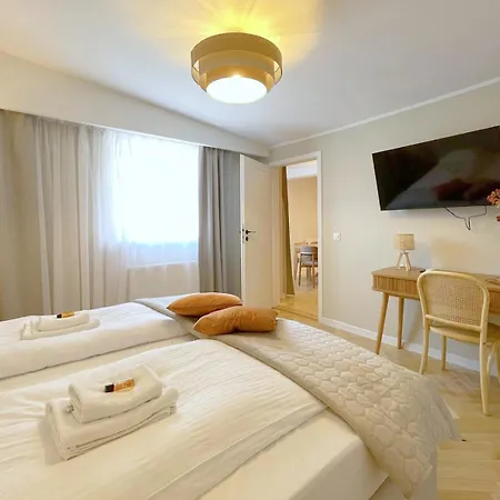 Apartment Upscale Apartments - Ac In Rooms, Ensuite Bathrooms, Lift - 8 Mins To Main Square *