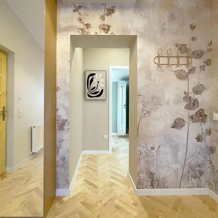 Apartment Upscale Apartments - Ac In Rooms, Ensuite Bathrooms, Lift - 8 Mins To Main Square *