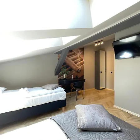 Apartment Upscale Apartments - Ac In Rooms, Ensuite Bathrooms, Lift - 8 Mins To Main Square *
