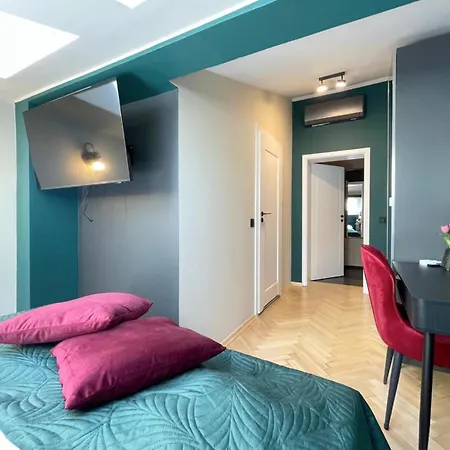 Upscale Apartments - Ac In Rooms, Ensuite Bathrooms, Lift - 8 Mins To Main Square Apartment Krakow
