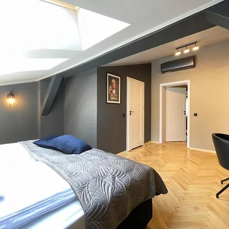 Apartment Upscale Apartments - Ac In Rooms, Ensuite Bathrooms, Lift - 8 Mins To Main Square