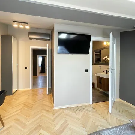 Apartment Upscale Apartments - Ac In Rooms, Ensuite Bathrooms, Lift - 8 Mins To Main Square