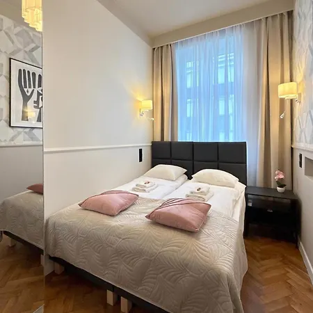 Apartment Upscale - Ac In Rooms, Ensuite Bathrooms, Lift - 8 Mins To Main Square