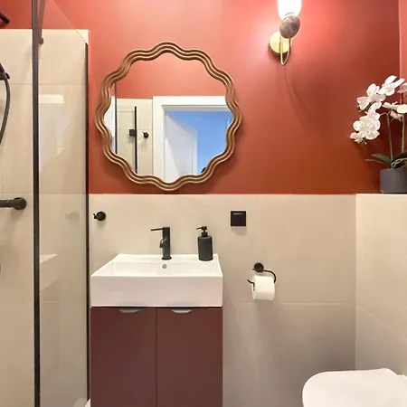 Upscale - Ac In Rooms, Ensuite Bathrooms, Lift - 8 Mins To Main Square Apartment *