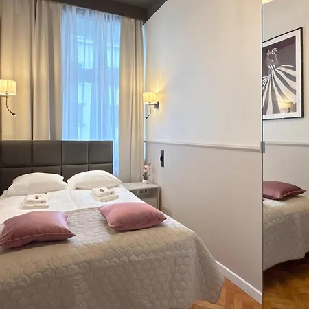 Upscale - Ac In Rooms, Ensuite Bathrooms, Lift - 8 Mins To Main Square
